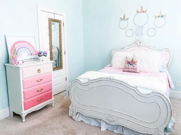 unicorn-bedroom-design-with-pastel-cabinet