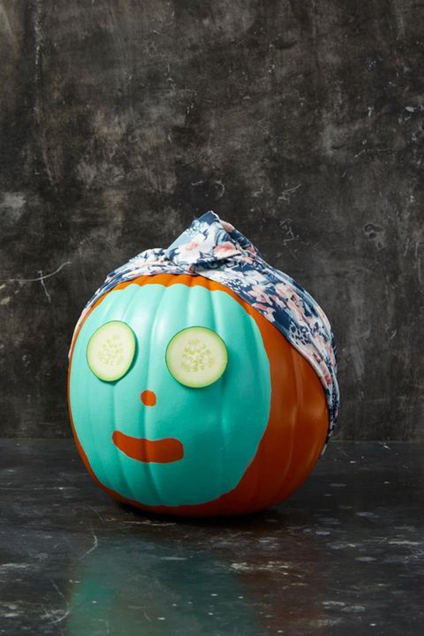 adorable-diy-face-mask-pumpkin-painting