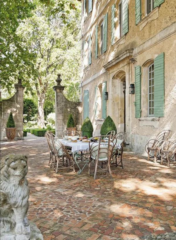 elegant-outdoor-french-dining-areas