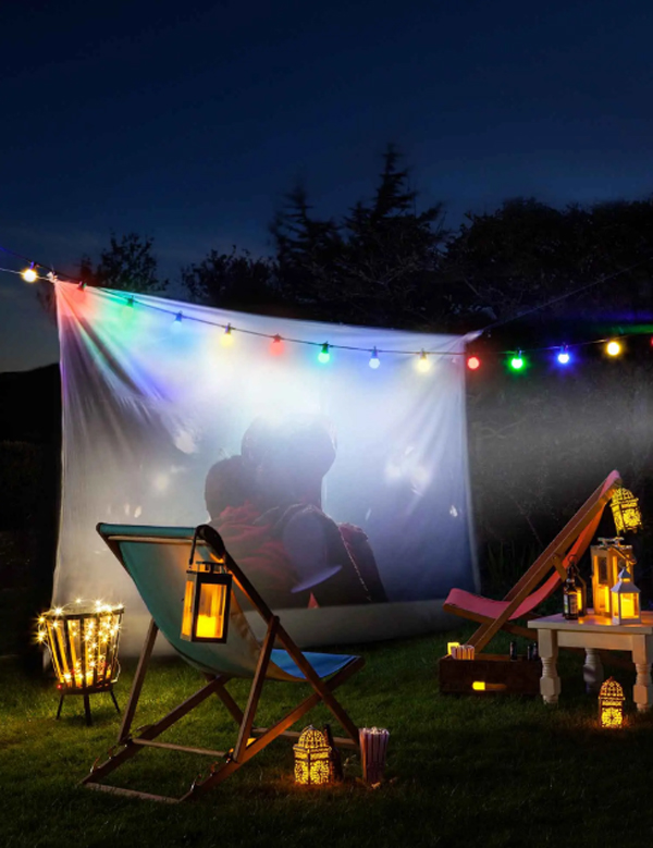 outdoor-movie-night-with-lights
