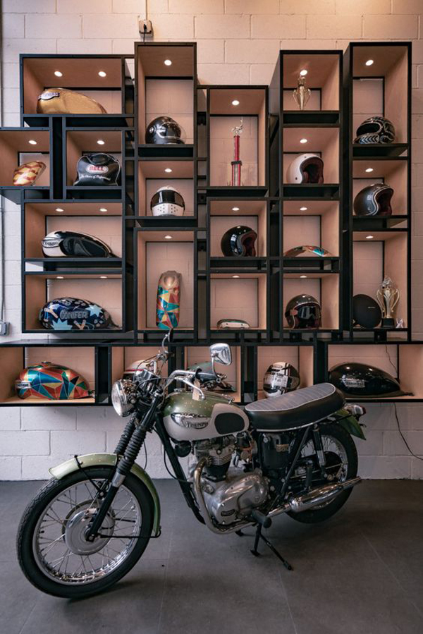 stylish-helmet-wall-rack-design