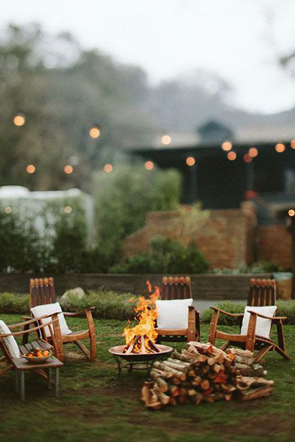 backyard-outdoor-living-space-with-fire-pit