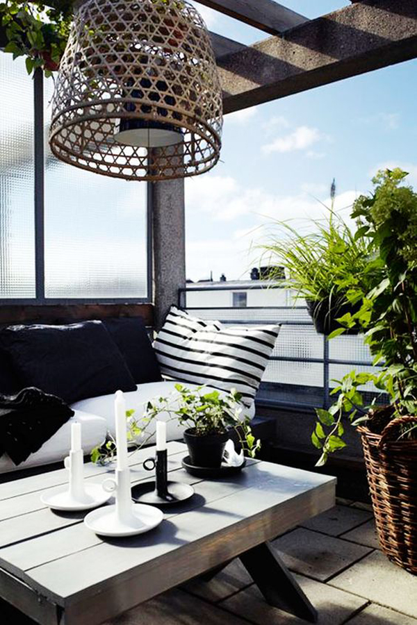 black-style-balcony-with-scandinavian-vibe