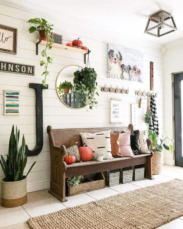 bright-winter-entryway-with-indoor-plants