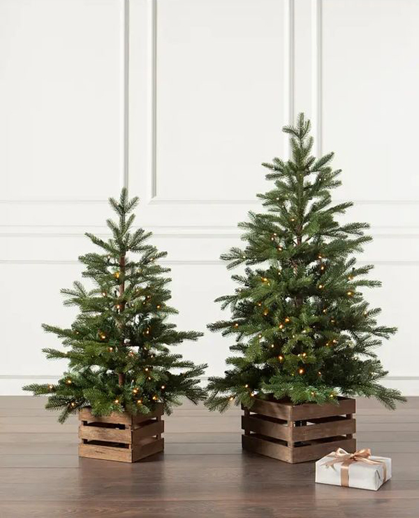 diy-wood-pallet-christmas-tree-pots