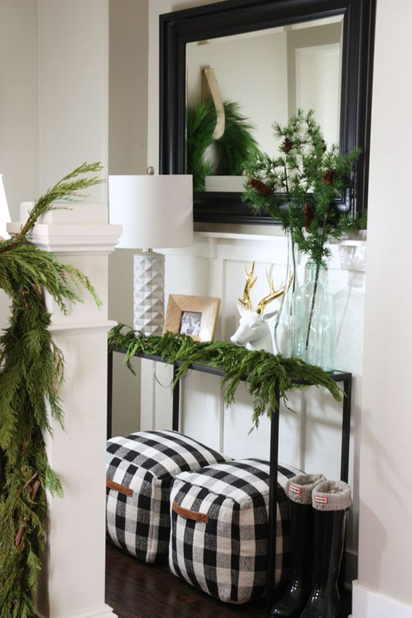 minimalist-winter-entryway-decor-with-greenery