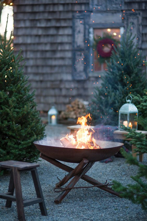 outdoor-christmas-fire-pits-decor