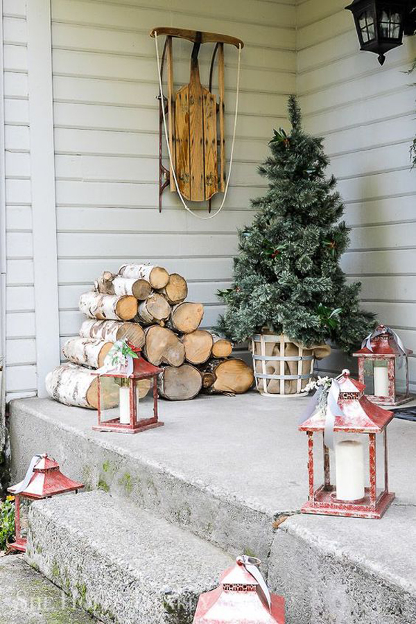 rustic-christmas-tree-decor-for-porch