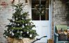 rustic-outdoor-christmas-tree-for-front-door