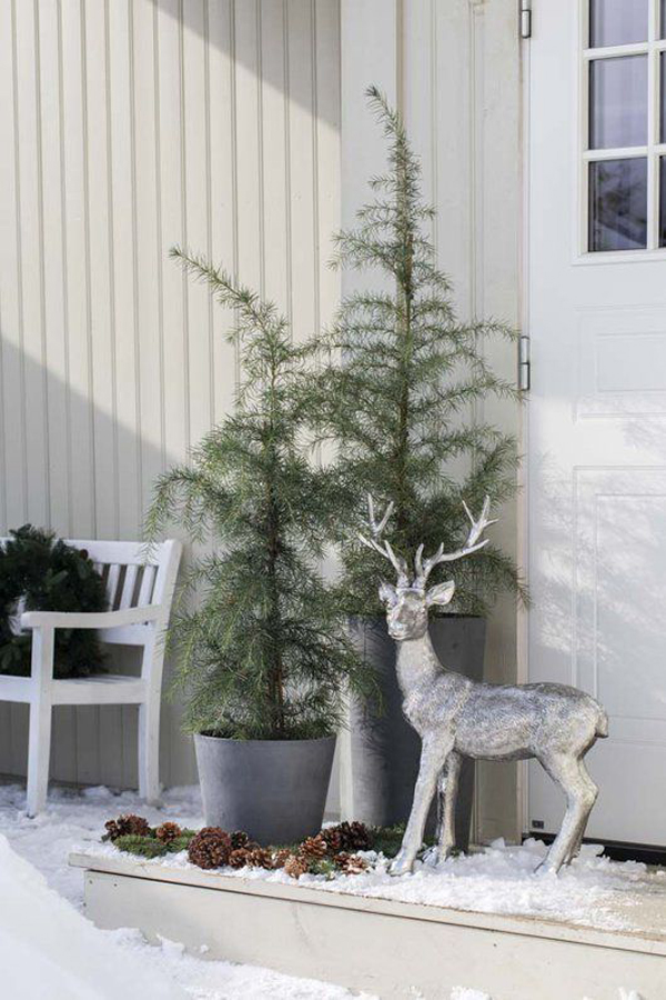 small-and-minimalist-outdoor-christmas-trees-with-deer-statue