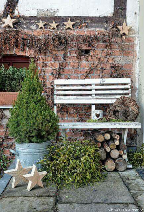small-outdoor-christmas-tree-with-benches