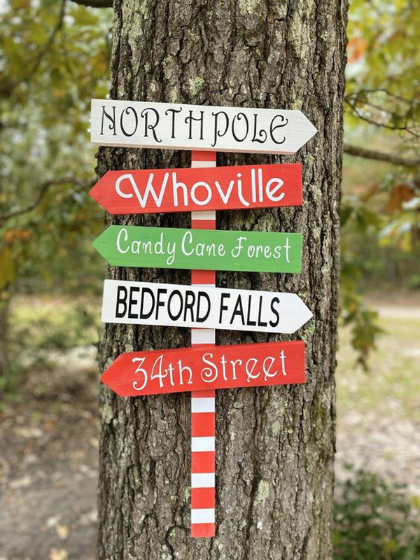 beautiful-christmas-signage-in-the-trees