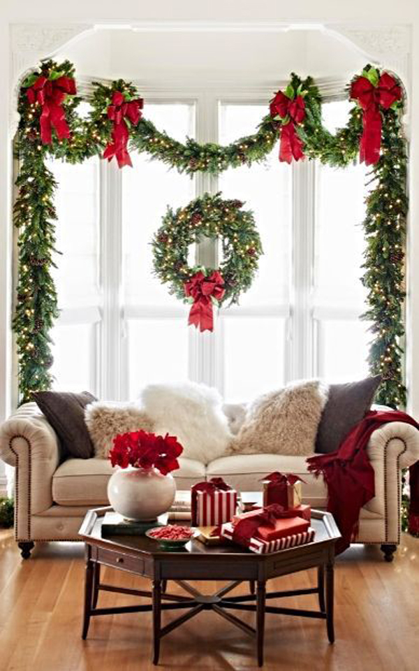 beautiful-christmas-window-ideas-with-wreath-and-garland