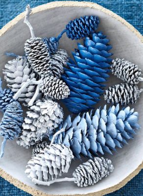 blue-and-white-pinecones-decor-for-christmas
