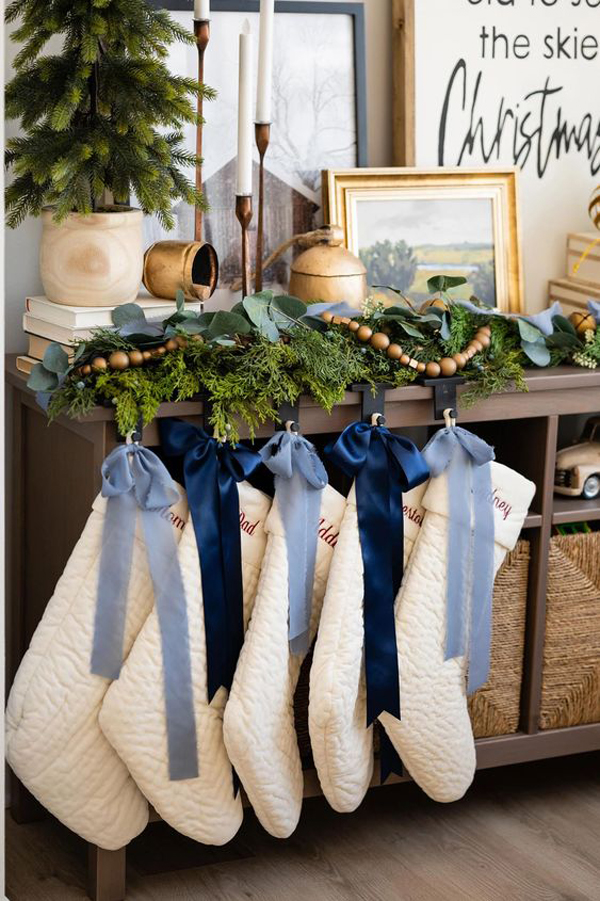 blue-christmas-stocking-ideas-with-evergreen