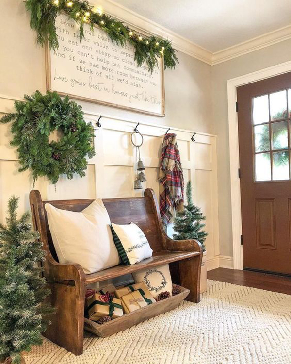 cozy-christmas-entryway-decor-with-wooden-bench