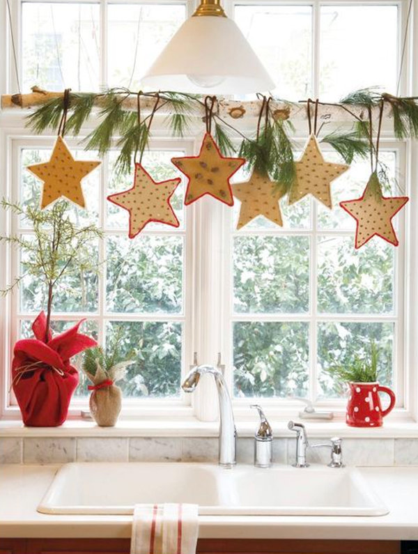 cute-evergreen-kitchen-christmas-window-with-hanging-star