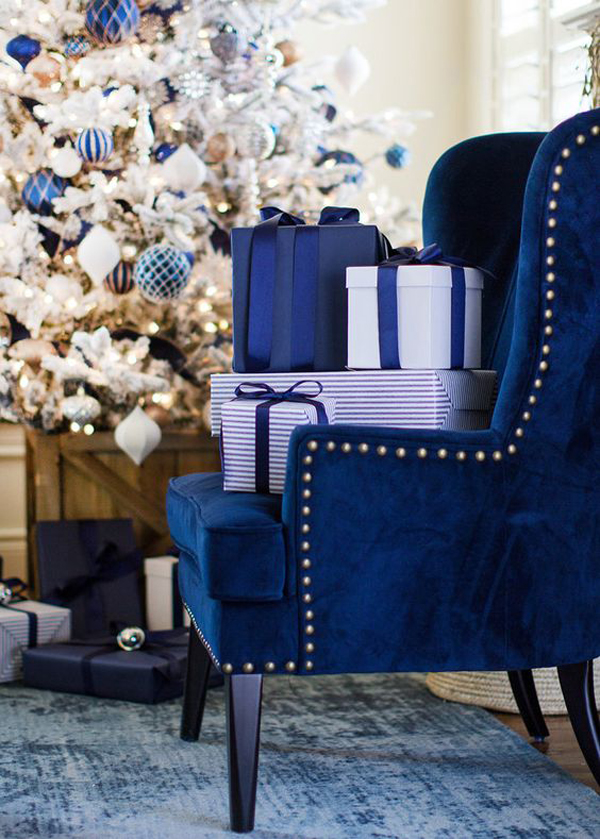 dark-blue-sofas-for-cold-christmas-season