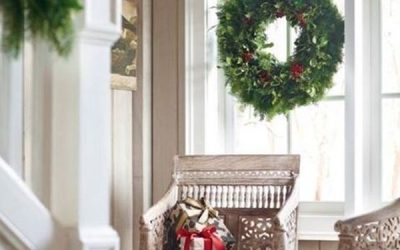 evergreen-christmas-window-decor-with-wreath-and-garland