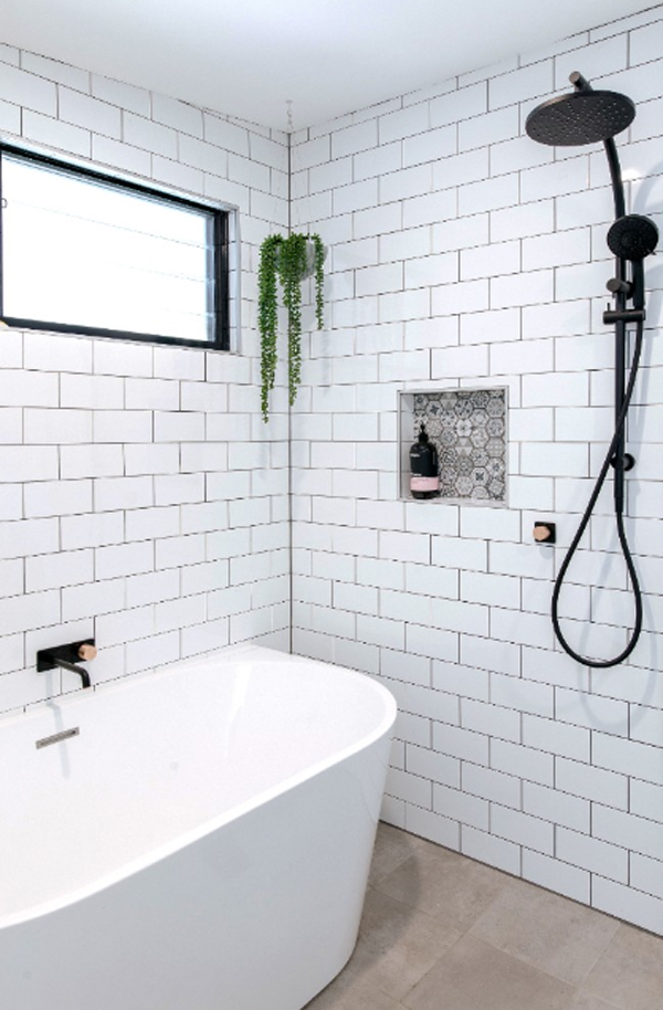 minimalist-bathtub-with-black-showers