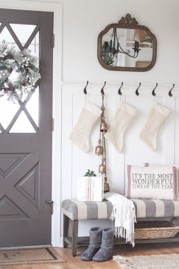 modern-farmhouse-christmas-entryway-with-soak-and-bell