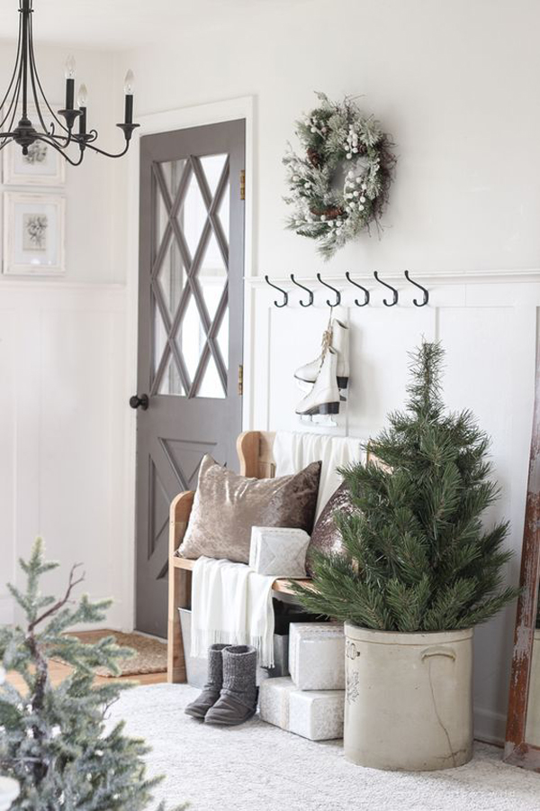 nature-inspired-entryway-decor-for-christmas
