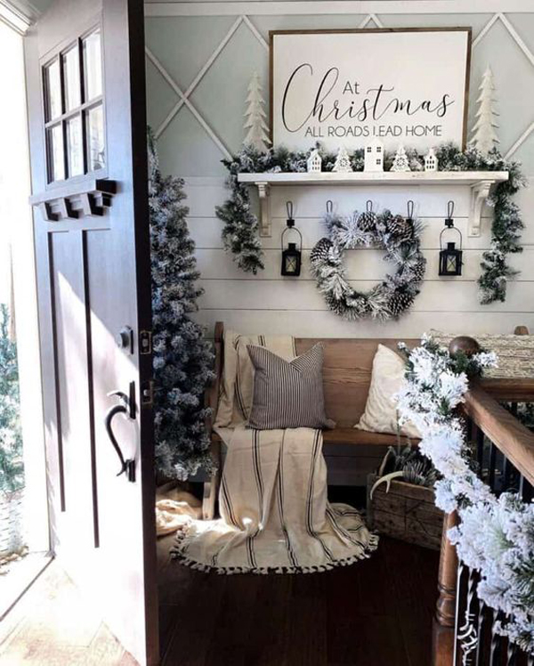 rustic-farmhouse-christmas-entryway-to-welcome-holiday