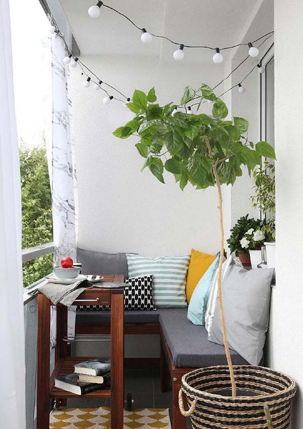 small-balcony-decor-with-pillow