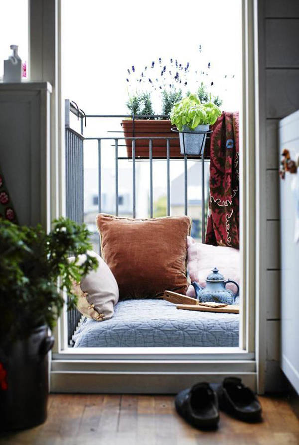 small-balcony-ideas-with-japanese-style