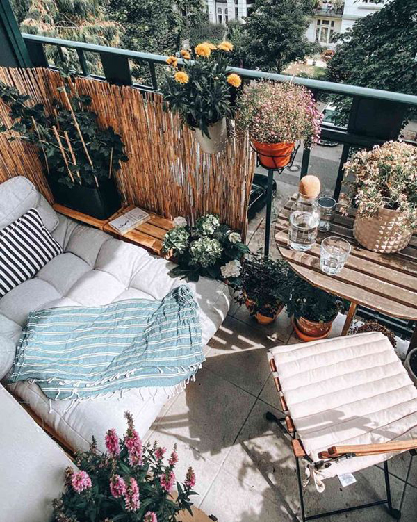 small-diy-balcony-design-for-relaxing