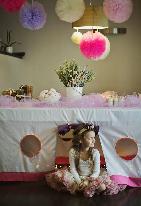 tablecloth-party-playhouse-with-pom-pom-set