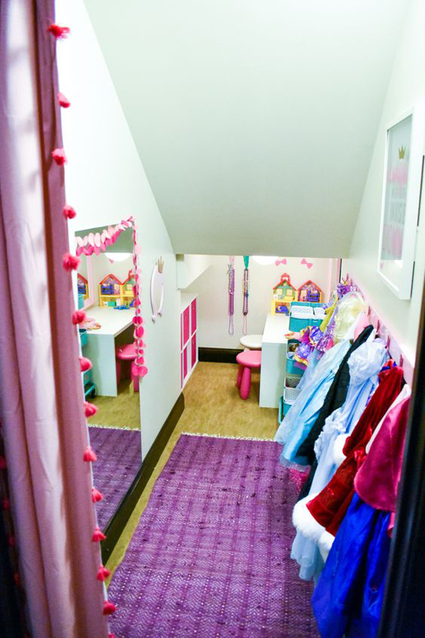 under-the-stairs-dress-up-and-playroom-ideas