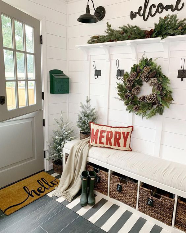 white-christmas-entryway-decor-with-farmhouse-style