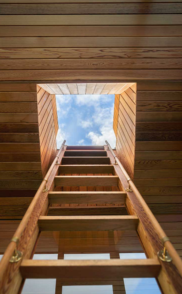 wooden-stair-into-sauna-roof