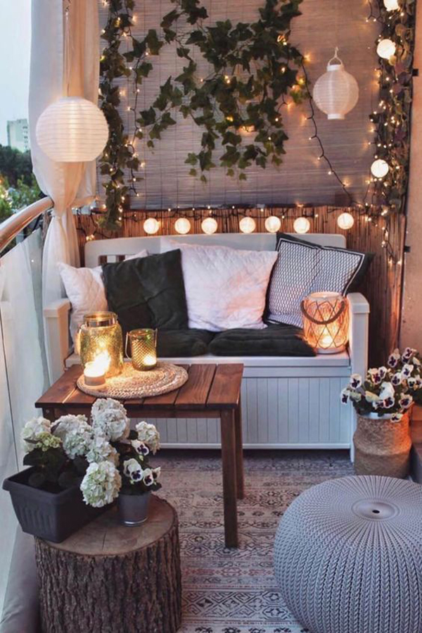 beautiful-romantic-balcony-lights-with-floral-decor