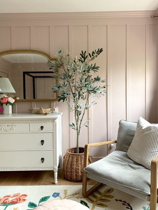 cozy-interiors-with-pink-wall-moulding-color