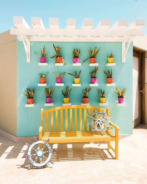 outdoor-pastel-wall-with-vertical-garden