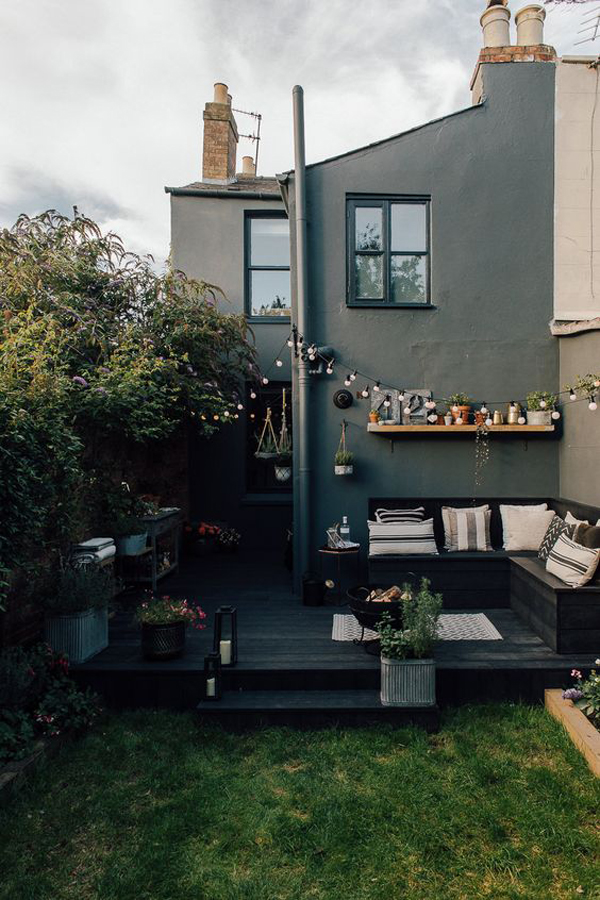 terraza-de-patio-trasero-pequeno-para-espacio-de-vida-al-aire-libre