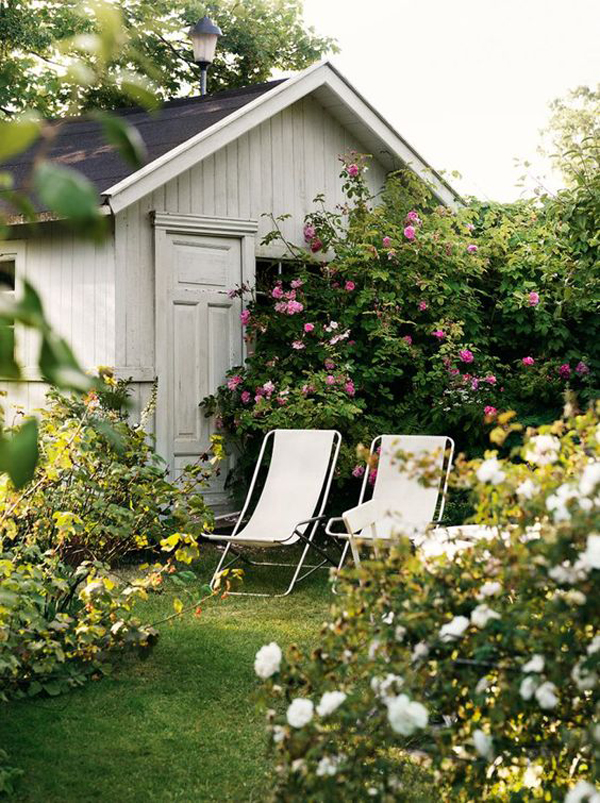 backyard-cottage-garden-suroounded-with-roses