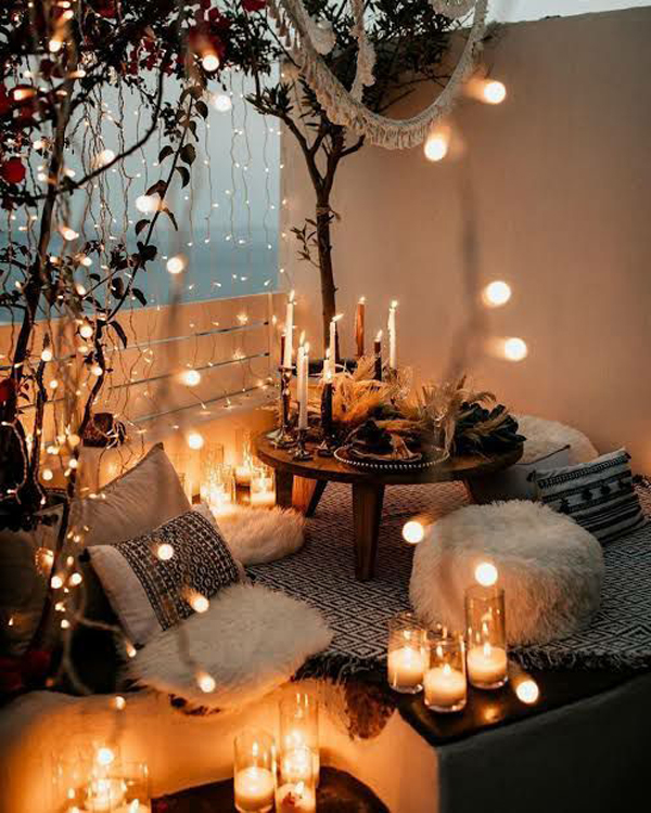 beautiful-dinner-decor-with-string-lights