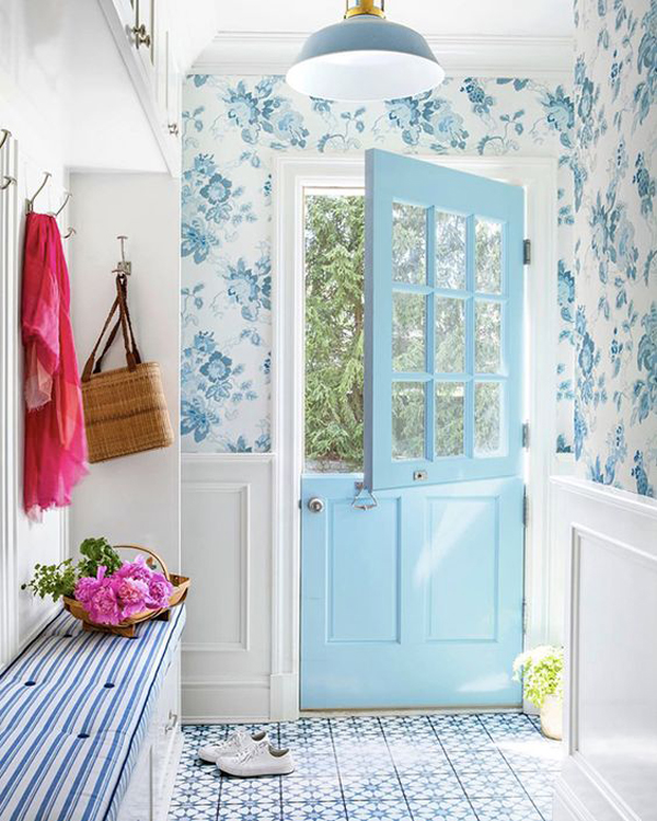 coastal-blue-entryway-decor-with-floral-wallpaper