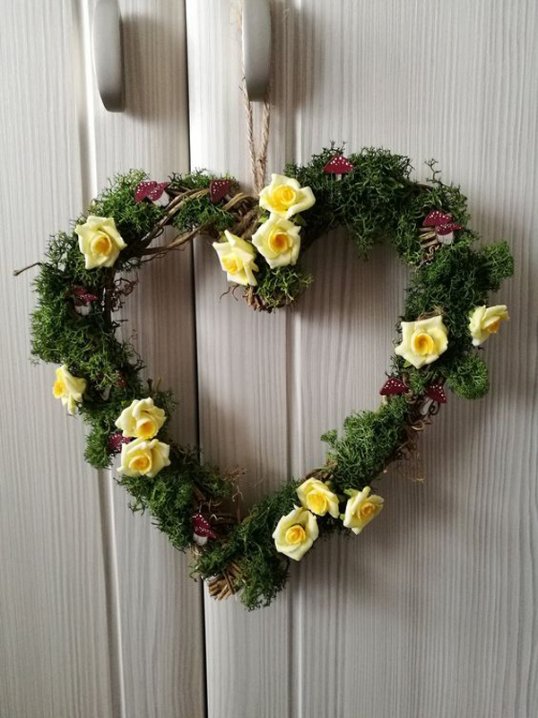 mossy-heart-shaped-floral-wreaths-for-spring