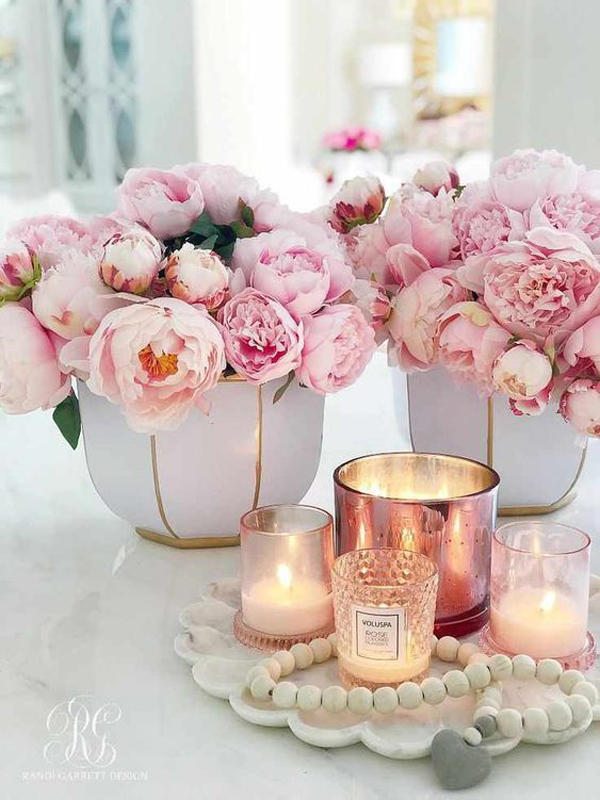 romantic-spring-decor-with-rose-and-candle
