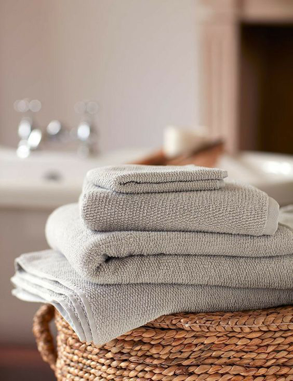 elegant-grey-bathroom-textiles