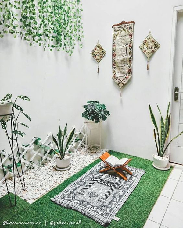 minimalist-indoor-prayer-room-with-mini-garden