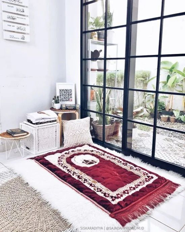 open-islamic-prayer-room-with-glass-window