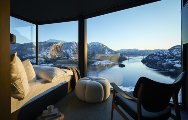 relaxing-cabin-bedroom-design-with-a-view