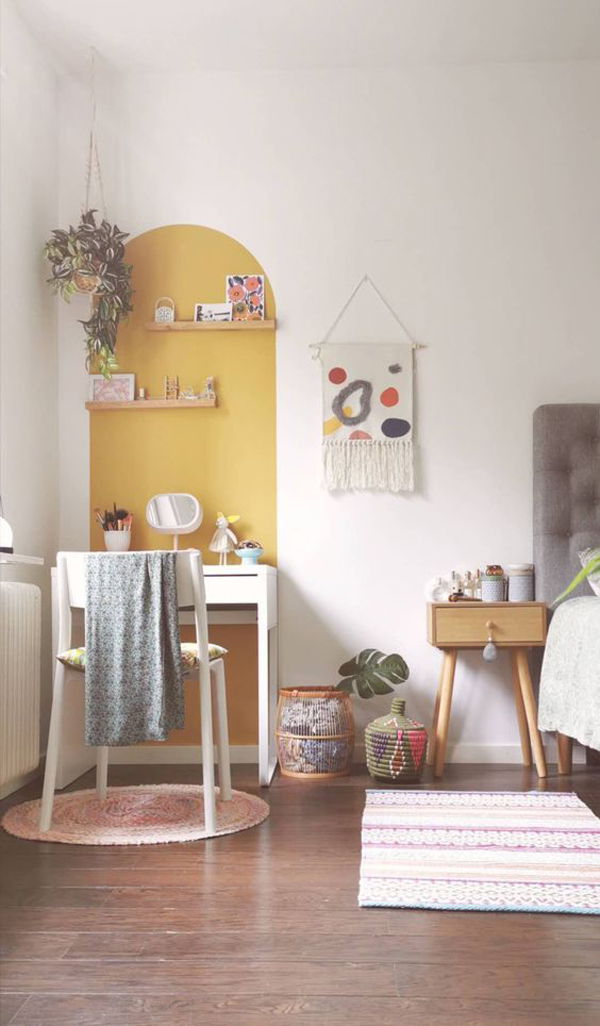 tiny-desk-design-with-yellow-accent-wall