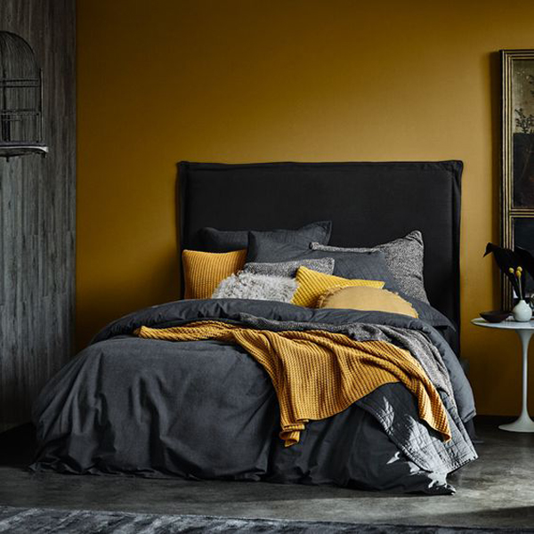 luxury-monochrome-bedrooms-with-black-and-yellow-colors