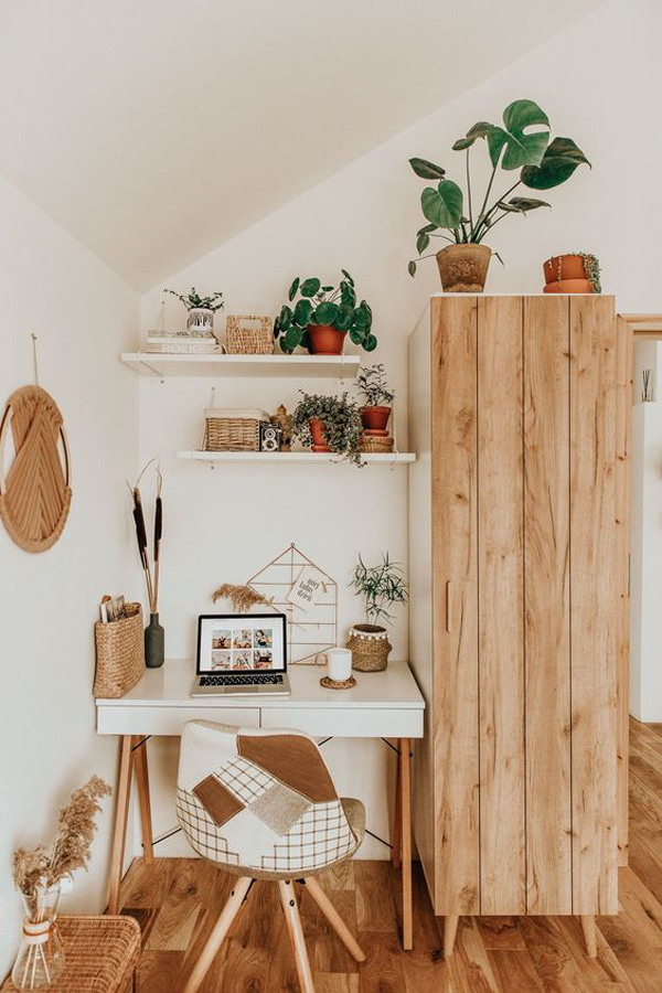 boho-chic-study-desk-decor-with-wood-accents